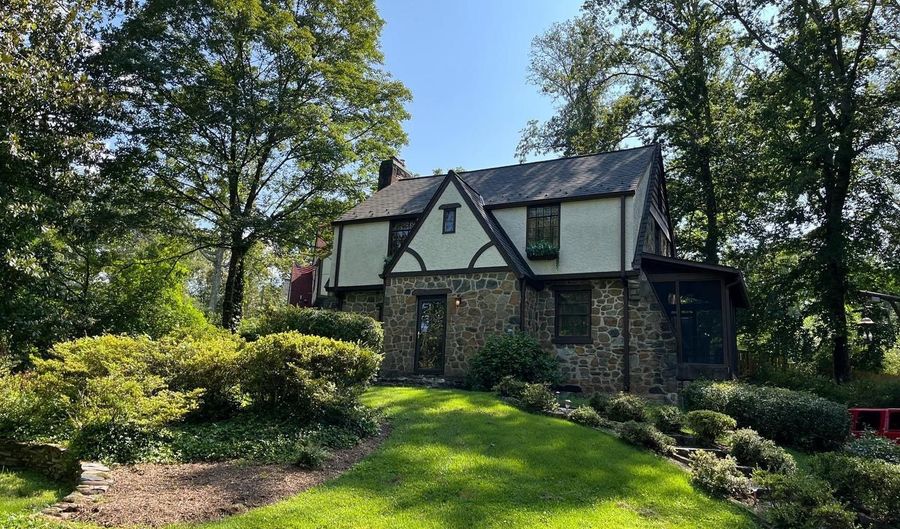 8514 WOODHAVEN Blvd, Bethesda, MD 20817 - 3 Beds, 3 Bath