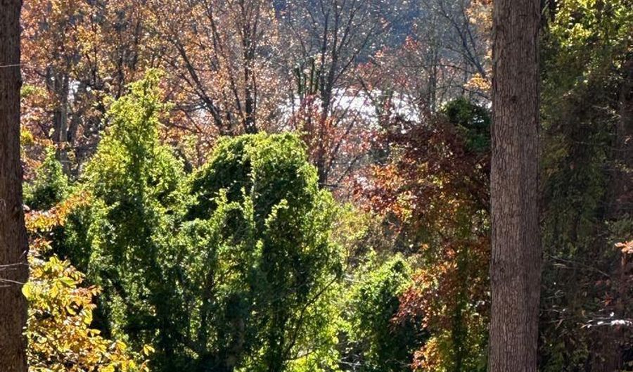 5651 BENT BRANCH Rd, Bethesda, MD 20816 - 5 Beds, 4 Bath