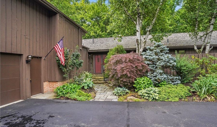 680-7 Windward Dr, Aurora, OH 44202 - 3 Beds, 3 Bath