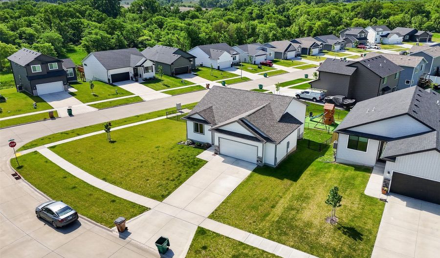 2624 21st St SW, Altoona, IA 50009 - 4 Beds, 3 Bath