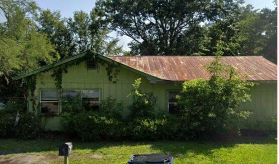 128 16th St, Apalachicola, FL 32320 - 3 Beds, 1 Bath