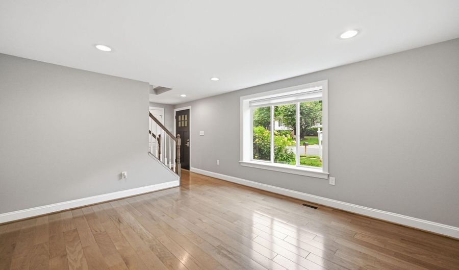 8474 ARARAT Ct, Annandale, VA 22003 - 5 Beds, 6 Bath