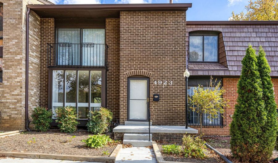 4923 CASIMIR St, Annandale, VA 22003 - 3 Beds, 4 Bath