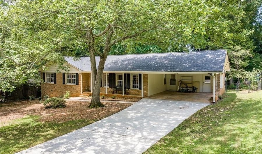 655 University Cir, Athens, GA 30605 - 3 Beds, 2 Bath