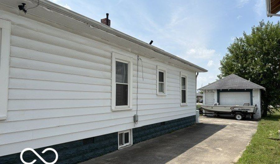 1811 Main St, Anderson, IN 46016 - 4 Beds, 1 Bath