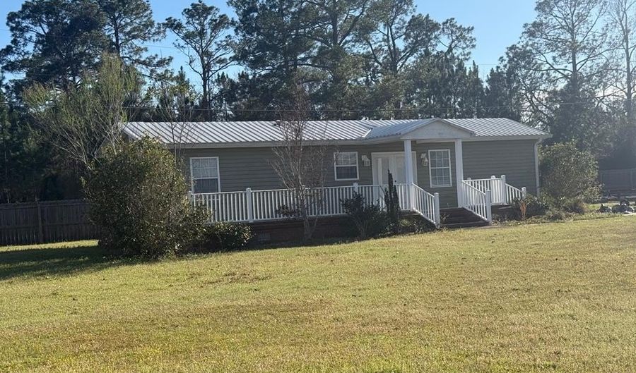 244 Cove Dr, Abbeville, AL 36310 - 2 Beds, 3 Bath