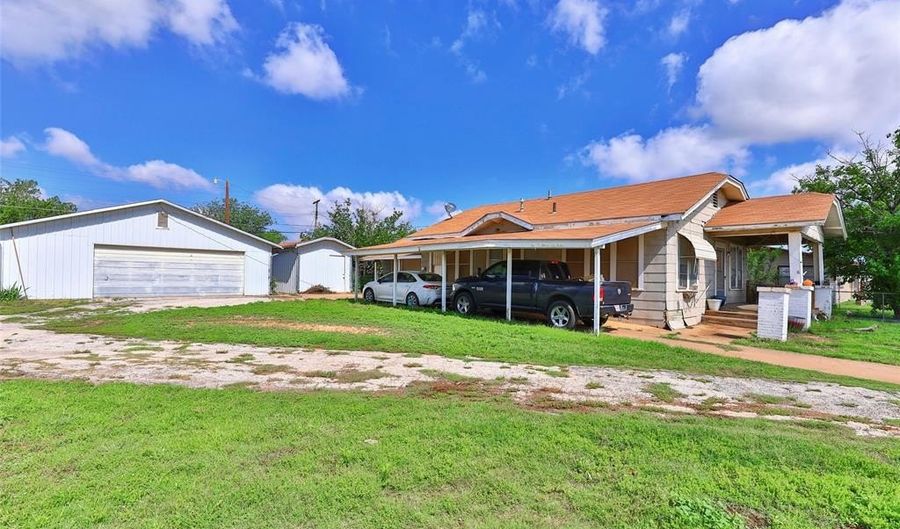 1814 Commercial Ave, Anson, TX 79501 - 3 Beds, 2 Bath