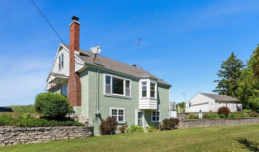 142 County Rd S, Algoma, WI 54201 - 3 Beds, 2 Bath