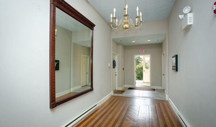 1 Seaview Ave 4, Newport, RI 02840 - 3 Beds, 2 Bath