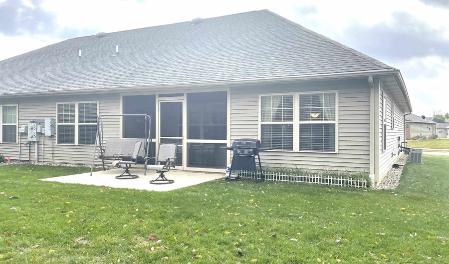 223 Coronet St, Angola, IN 46703 - 2 Beds, 2 Bath