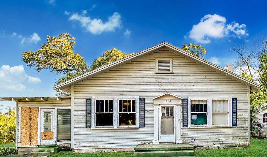 712 E College, Bainbridge, GA 39819 - 2 Beds, 1 Bath