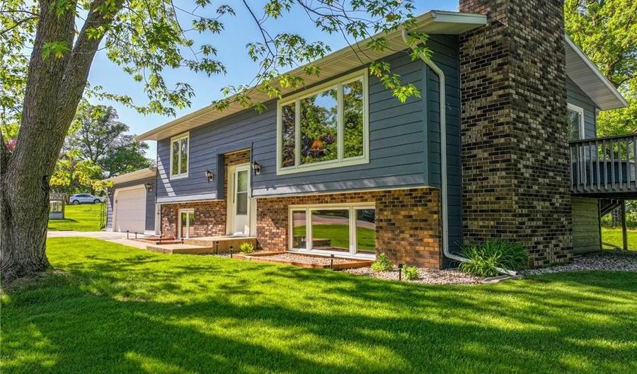 102 Ross Gdn NW, Alexandria, MN 56308 - 3 Beds, 2 Bath