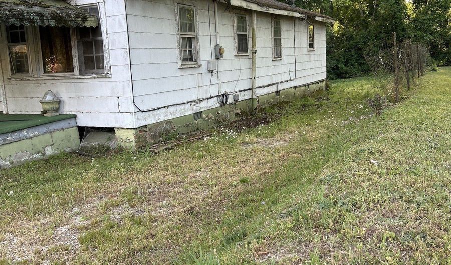 34 Jackson St, Barnesville, GA 30204 - 3 Beds, 2 Bath