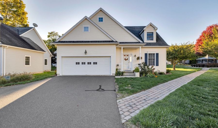 16 Weathervane Rd 16, Bristol, CT 06010 - 2 Beds, 3 Bath