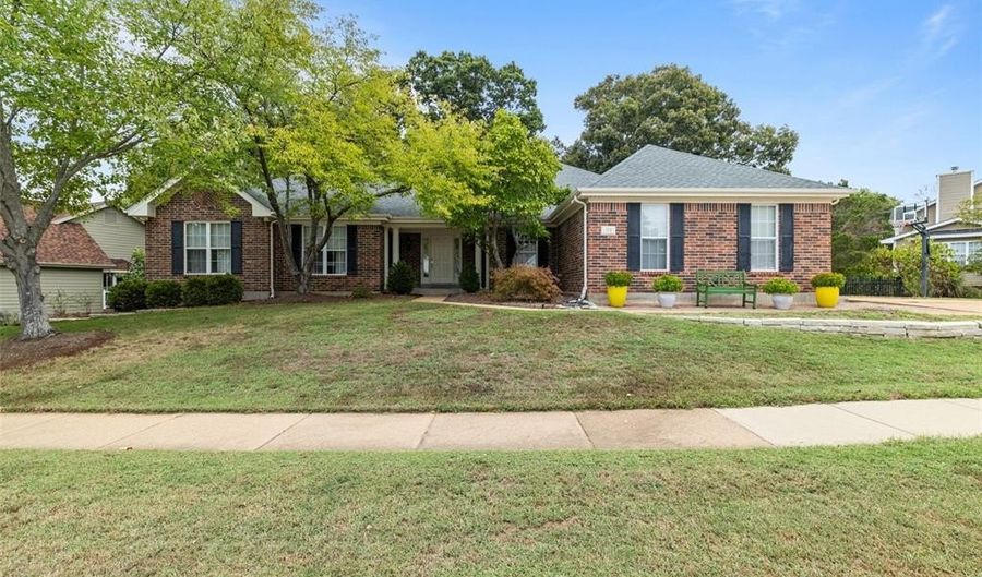 915 Timber Glen Ln, Ballwin, MO 63021 - 4 Beds, 4 Bath
