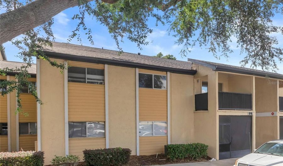 916 LAKE DESTINY Rd E, Altamonte Springs, FL 32714 - 3 Beds, 2 Bath