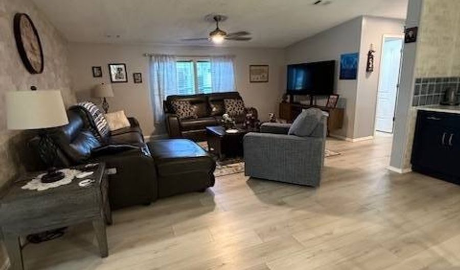 327 Waldorf Dr, Auburndale, FL 33823 - 2 Beds, 2 Bath