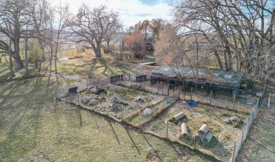 6 Ayres Natural Bridge Rd, Douglas, WY 82633 - 5 Beds, 3 Bath