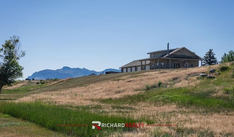 65 Trinity Pass, Cody, WY 82414 - 2 Beds, 2 Bath