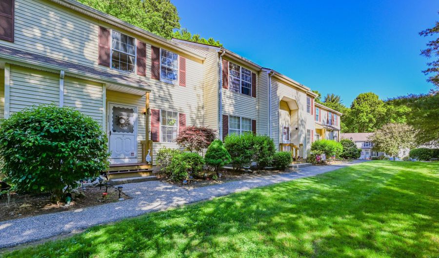 745 Merrow Rd 111, Coventry, CT 06238 - 2 Beds, 2 Bath