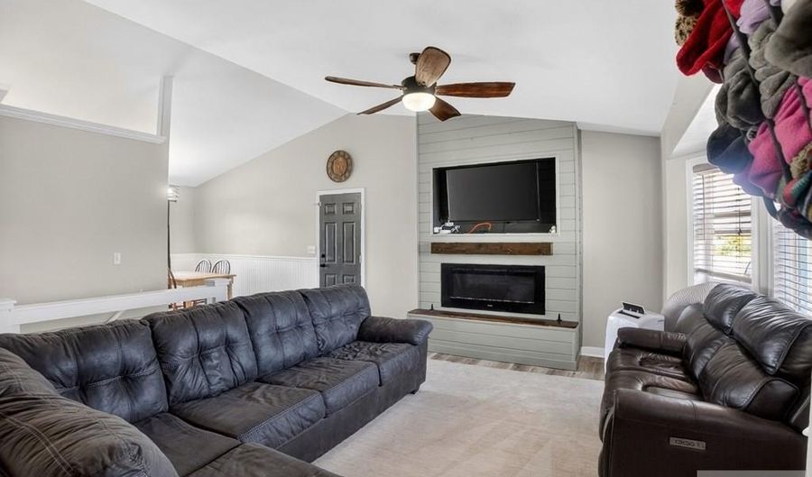 4465 E Cochise Dr, Ammon, ID 83406 - 5 Beds, 3 Bath