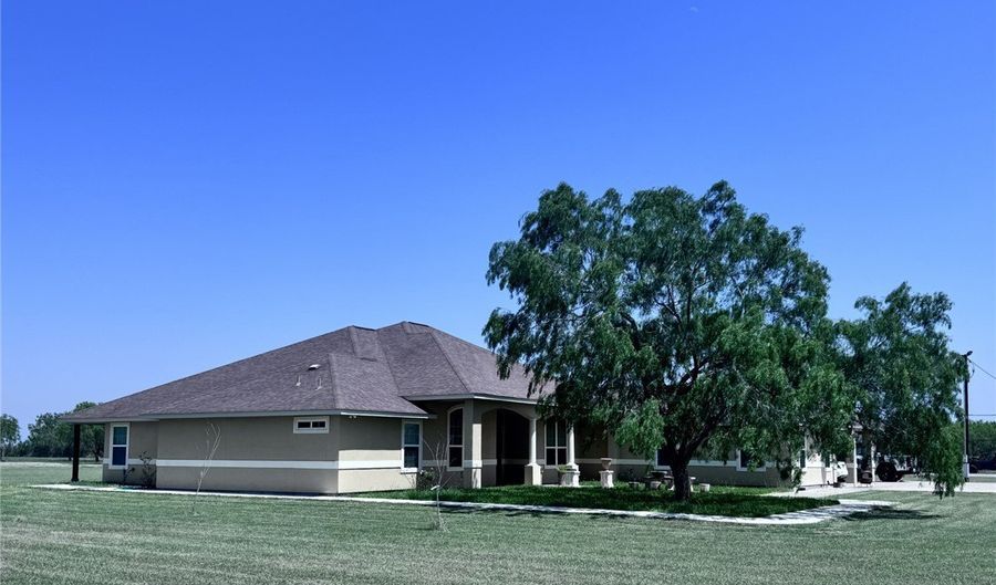 527 COYOTE RANCH PVT Rd, Alice, TX 78332 - 3 Beds, 3 Bath