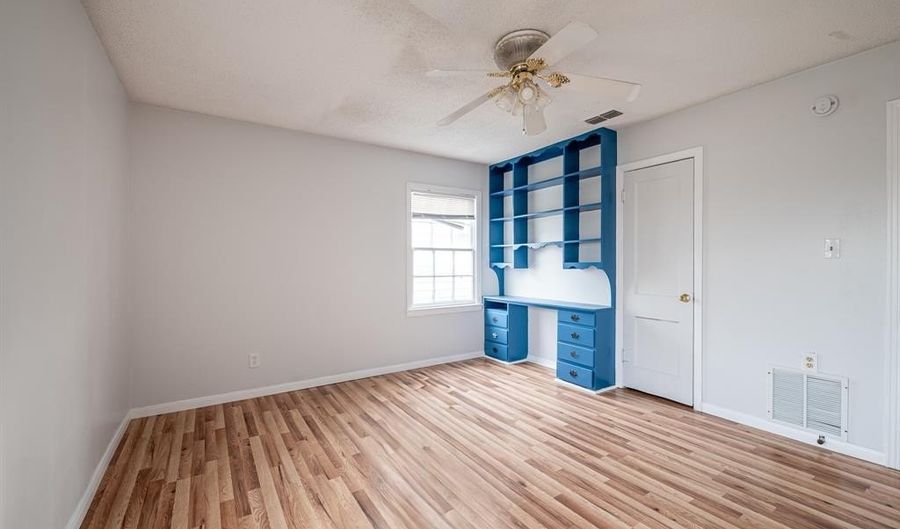 1726 GREEN St, Abilene, TX 79603 - 3 Beds, 2 Bath