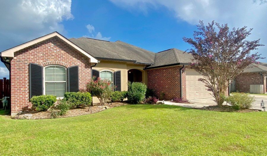 609 Shadowlawn Dr, Berwick, LA 70342 - 4 Beds, 3 Bath