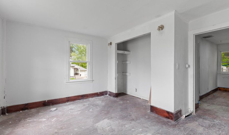 803 E Front St, Adrian, MI 49221 - 3 Beds, 1 Bath