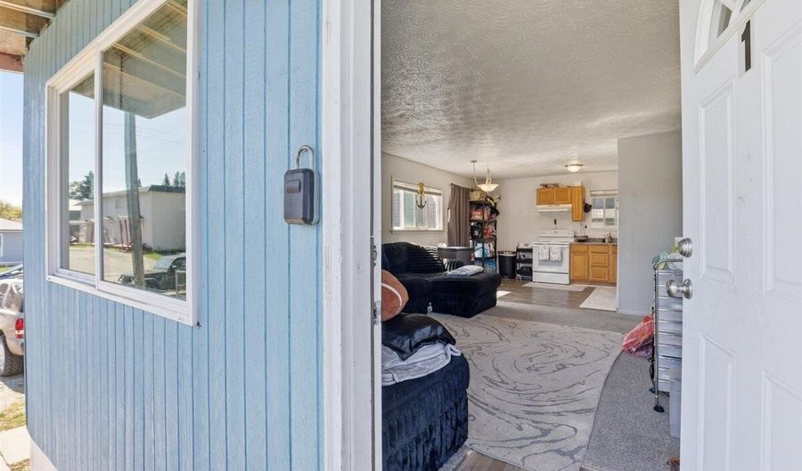 4027 E 8th Ave, Anchorage, AK 99508 - 12 Beds, 4 Bath