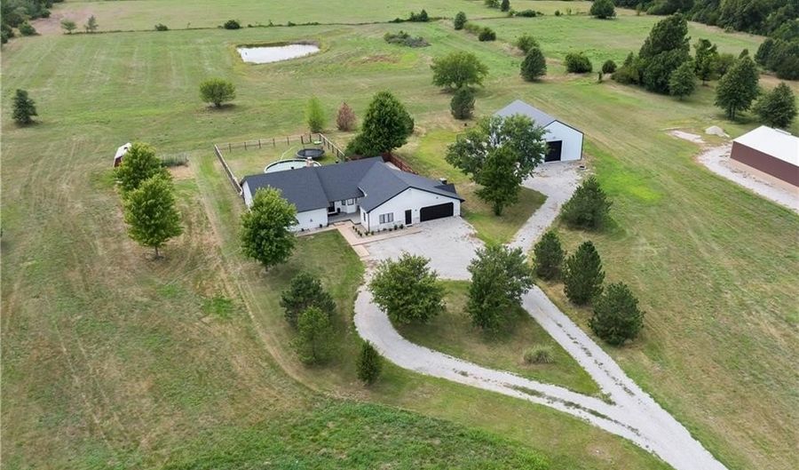 4858 Old 59 Hwy, Baldwin City, KS 66006 - 4 Beds, 4 Bath