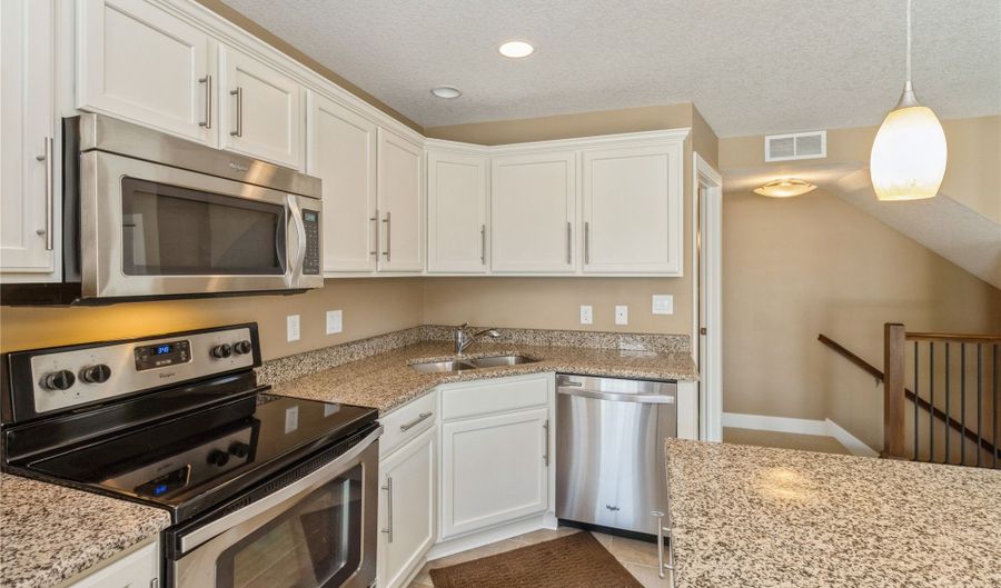 1024 NE 49th Ln, Ankeny, IA 50021 - 2 Beds, 3 Bath
