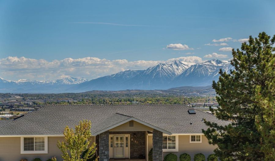 5931 Goni Rd, Carson City, NV 89706 - 5 Beds, 3 Bath