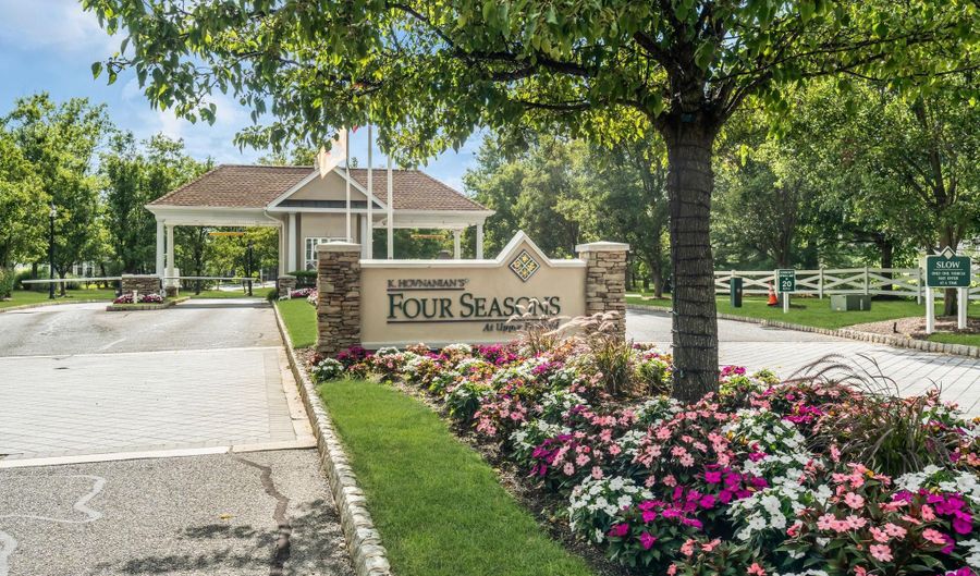 18 POWDERHORN Way, Allentown, NJ 08501 - 2 Beds, 2 Bath