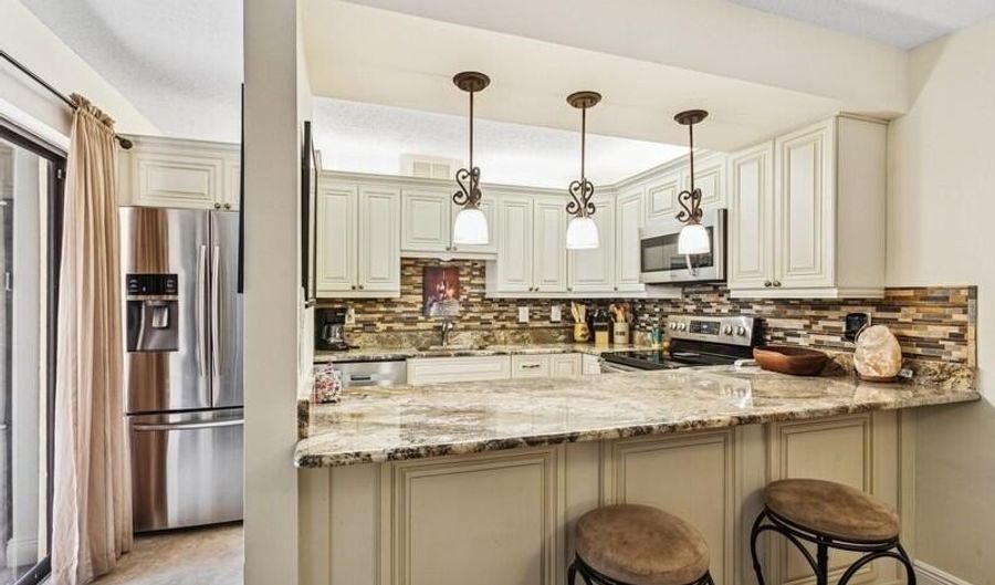 7 Atrium Cir D, Atlantis, FL 33462 - 3 Beds, 3 Bath