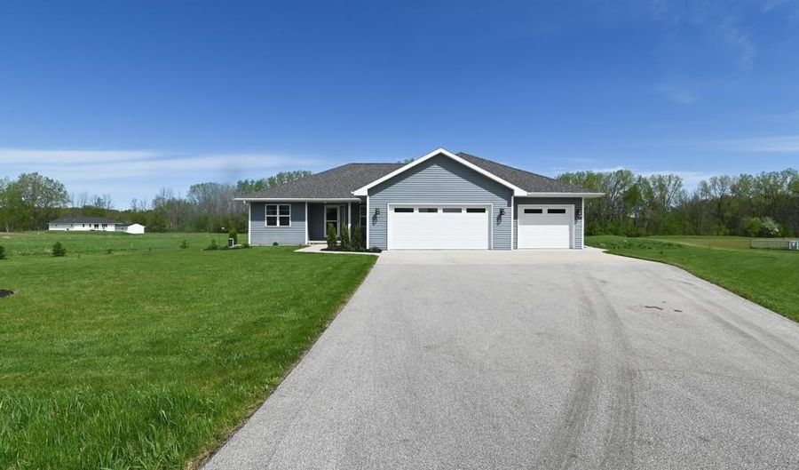 6478 MAIN St, Abrams, WI 54101 - 4 Beds, 3 Bath