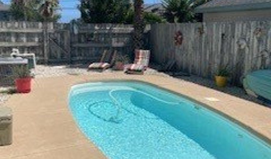 762 S Bay St, Aransas Pass, TX 78336 - 3 Beds, 2 Bath