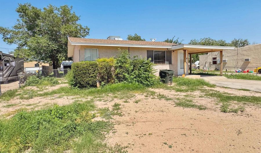401 N Third St, Carlsbad, NM 88220 - 2 Beds, 1 Bath