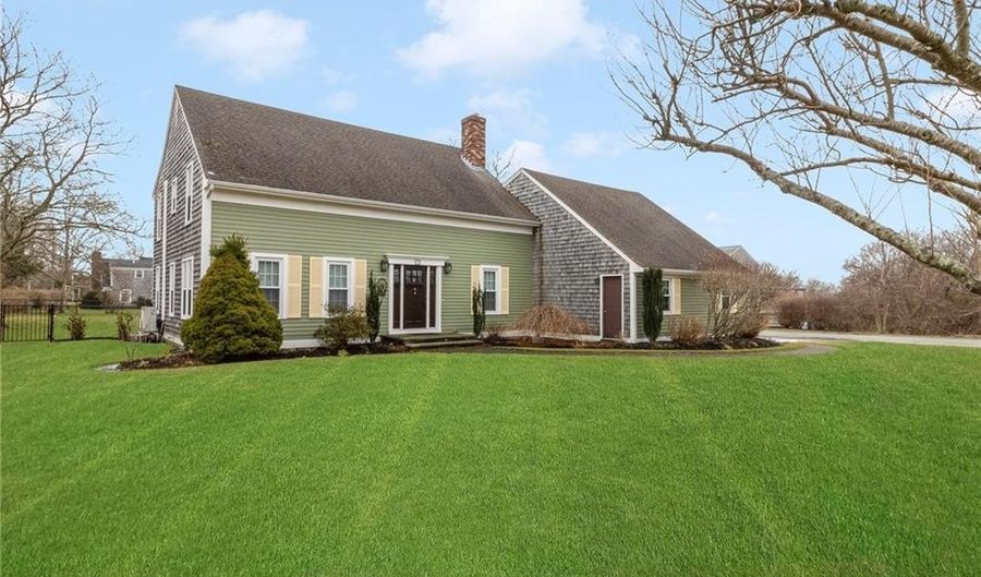 53 River Run Rd, Middletown, RI 02842 - 3 Beds, 3 Bath