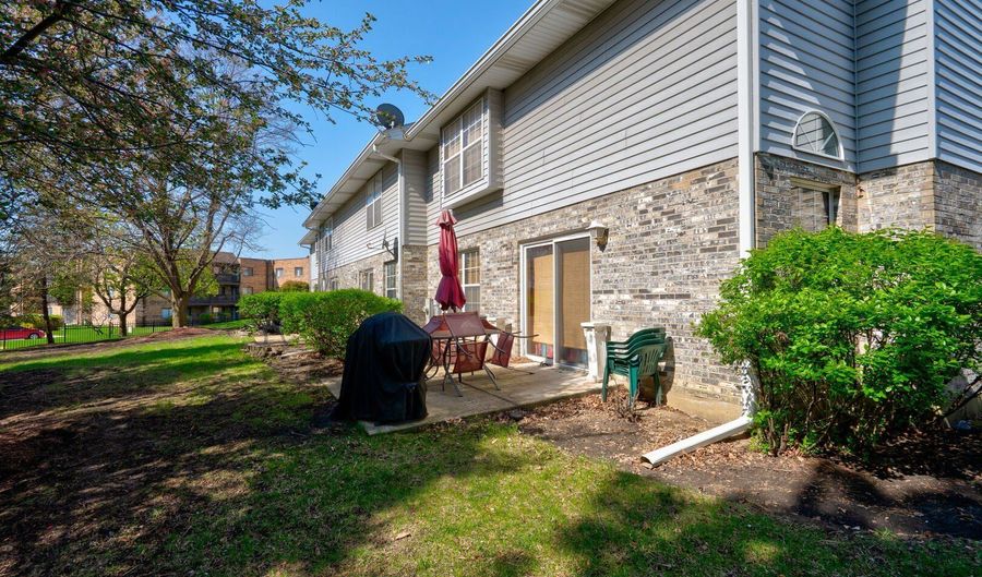 667 Tamarac Blvd, Addison, IL 60101 - 2 Beds, 3 Bath