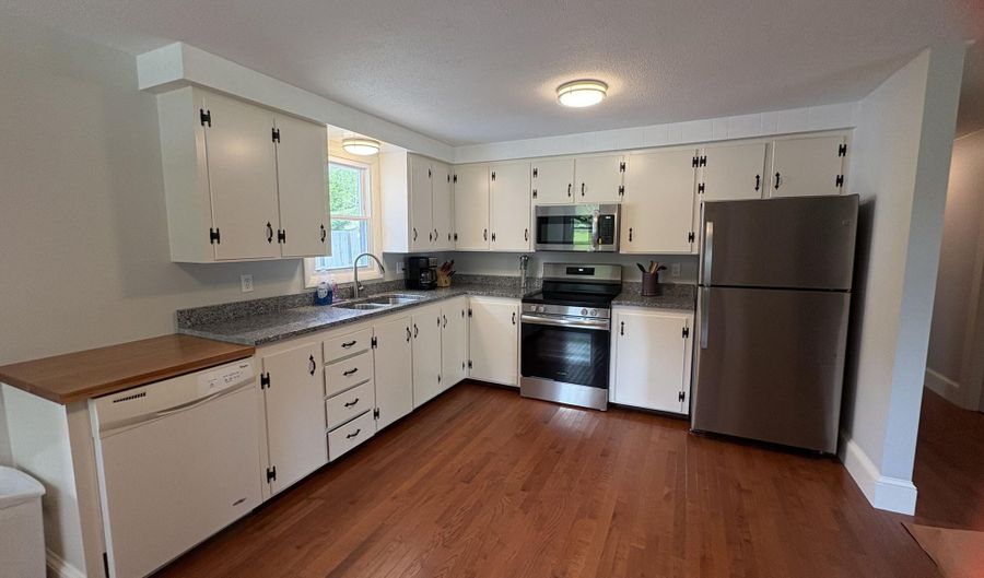 2 Sunrise Cir, Augusta, ME 04330 - 3 Beds, 1 Bath