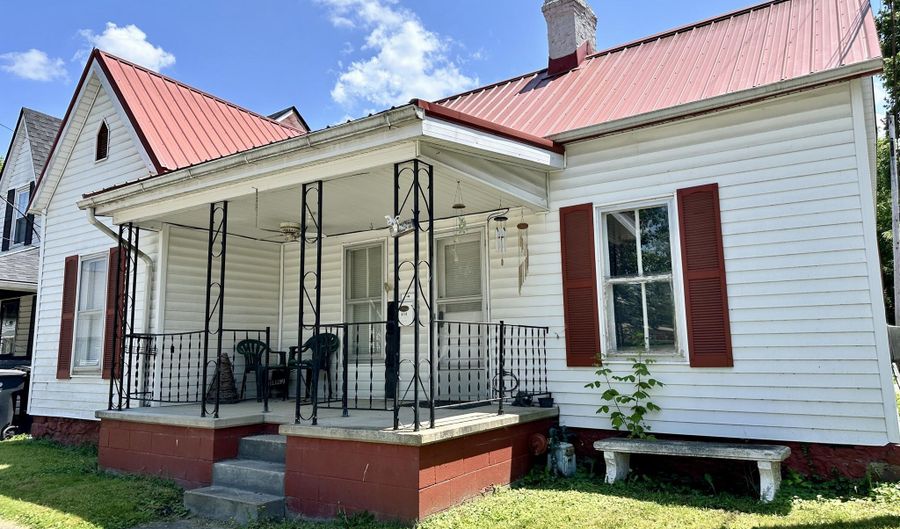 414 E 2nd St, Augusta, KY 41002 - 3 Beds, 2 Bath