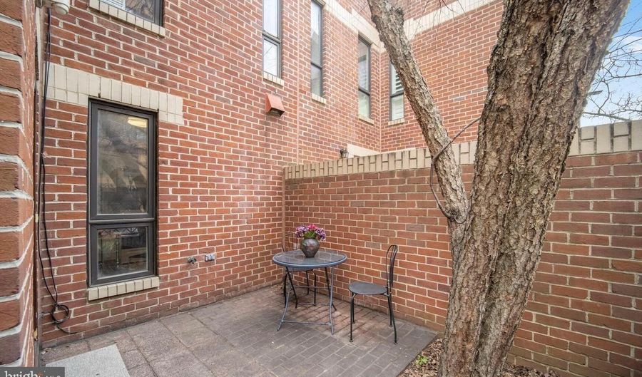 4820 HAMPDEN Ln R-5, Bethesda, MD 20814 - 2 Beds, 2 Bath