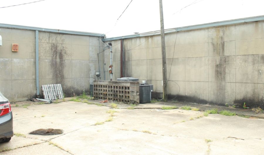 121 N Hayden St, Belzoni, MS 39038 - 0 Beds, 2 Bath