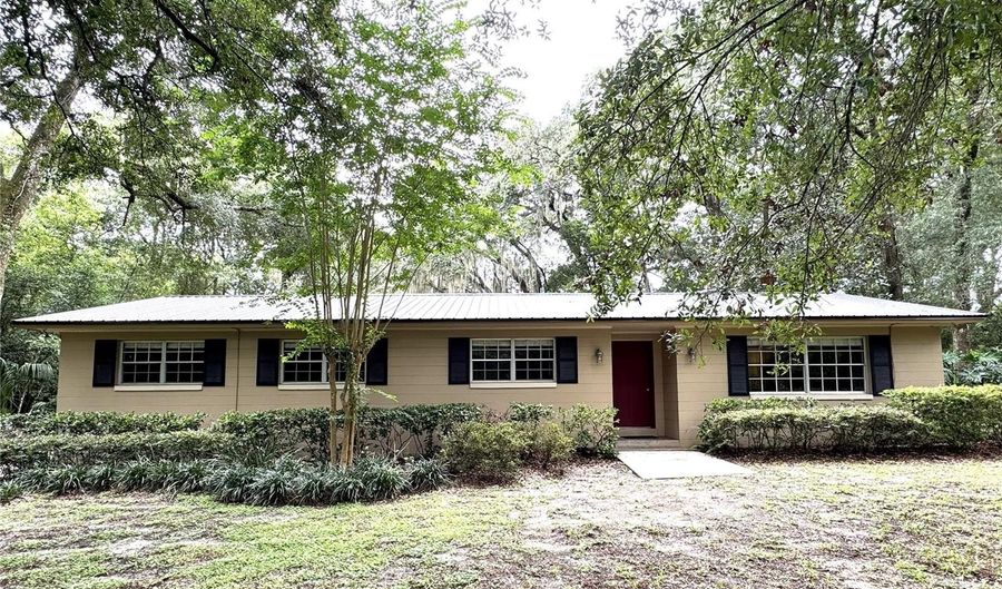 560 N LAKE PLEASANT Rd, Apopka, FL 32712 - 3 Beds, 2 Bath