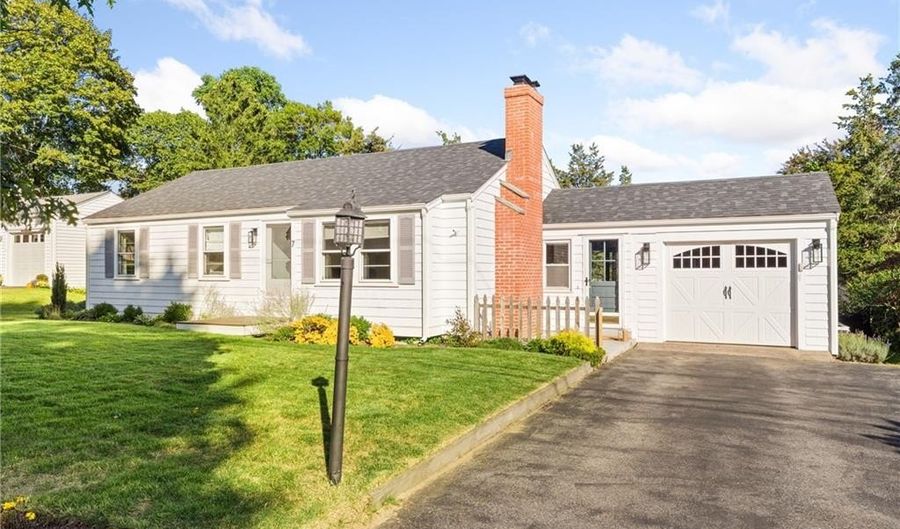 7 Carpenter Ave, Barrington, RI 02806 - 3 Beds, 2 Bath