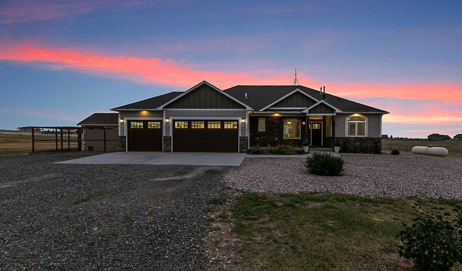 2076 LACY Dr, Cheyenne, WY 82009 - 5 Beds, 3 Bath