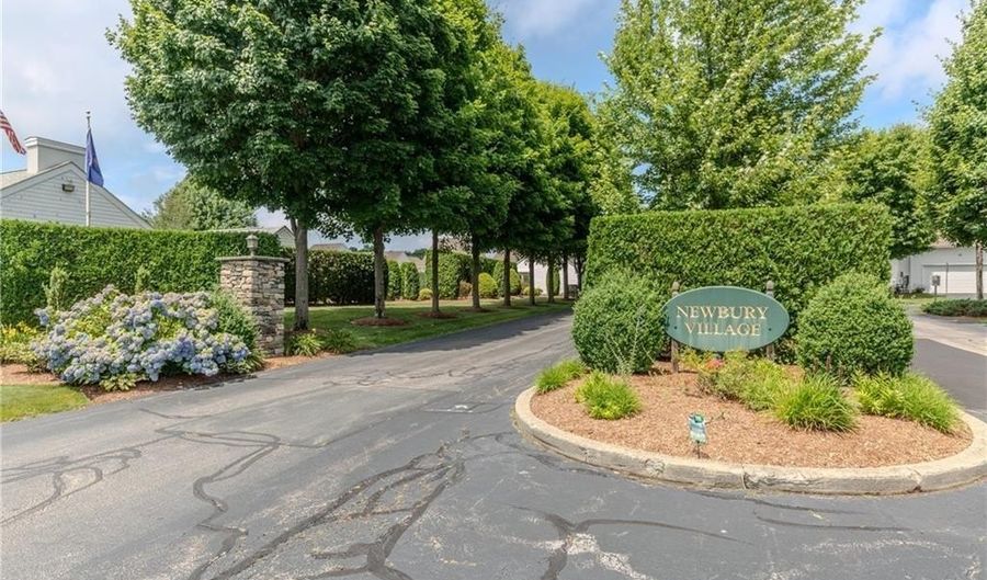 149 Cheshire Dr, Cranston, RI 02921 - 2 Beds, 3 Bath