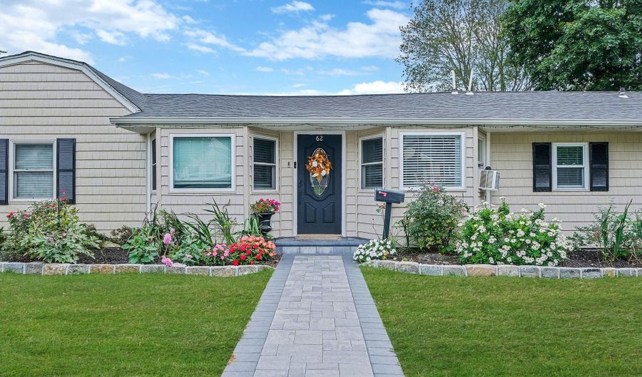 62 Bayside Ave, Amity Harbor, NY 11701 - 4 Beds, 4 Bath