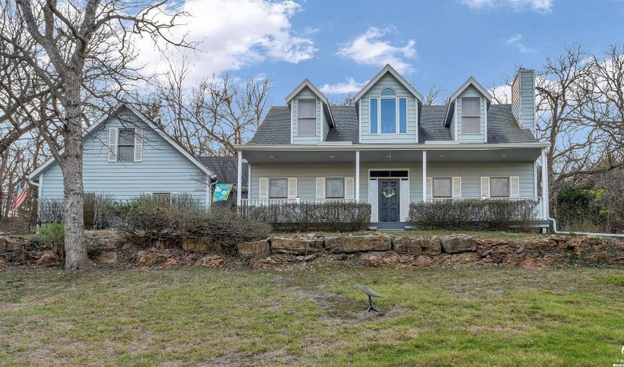 731 E 1100 Rd, Baldwin City, KS 66006 - 3 Beds, 4 Bath